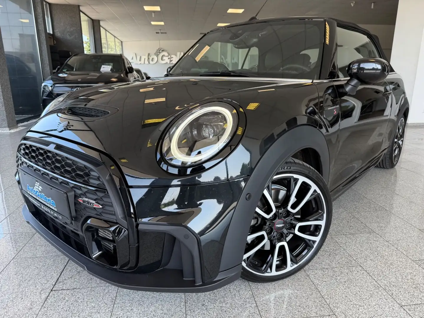 MINI Cooper S John Cooper Works Cabrio HeadUp HKardon Black - 1