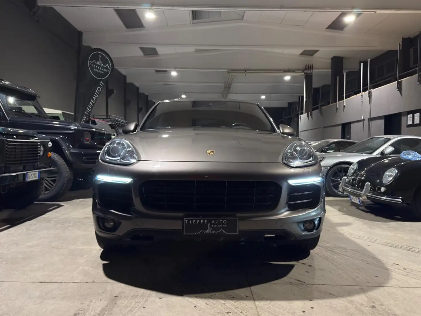Porsche Cayenne 3.0 Diesel Platiunum Edition Braun - 2