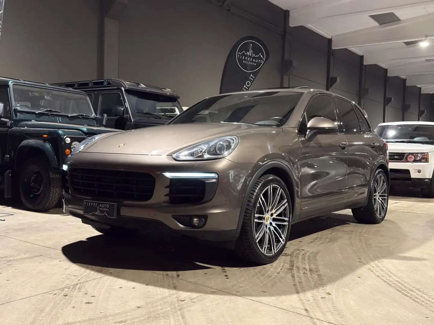 Porsche Cayenne 3.0 Diesel Platiunum Edition Braun - 1