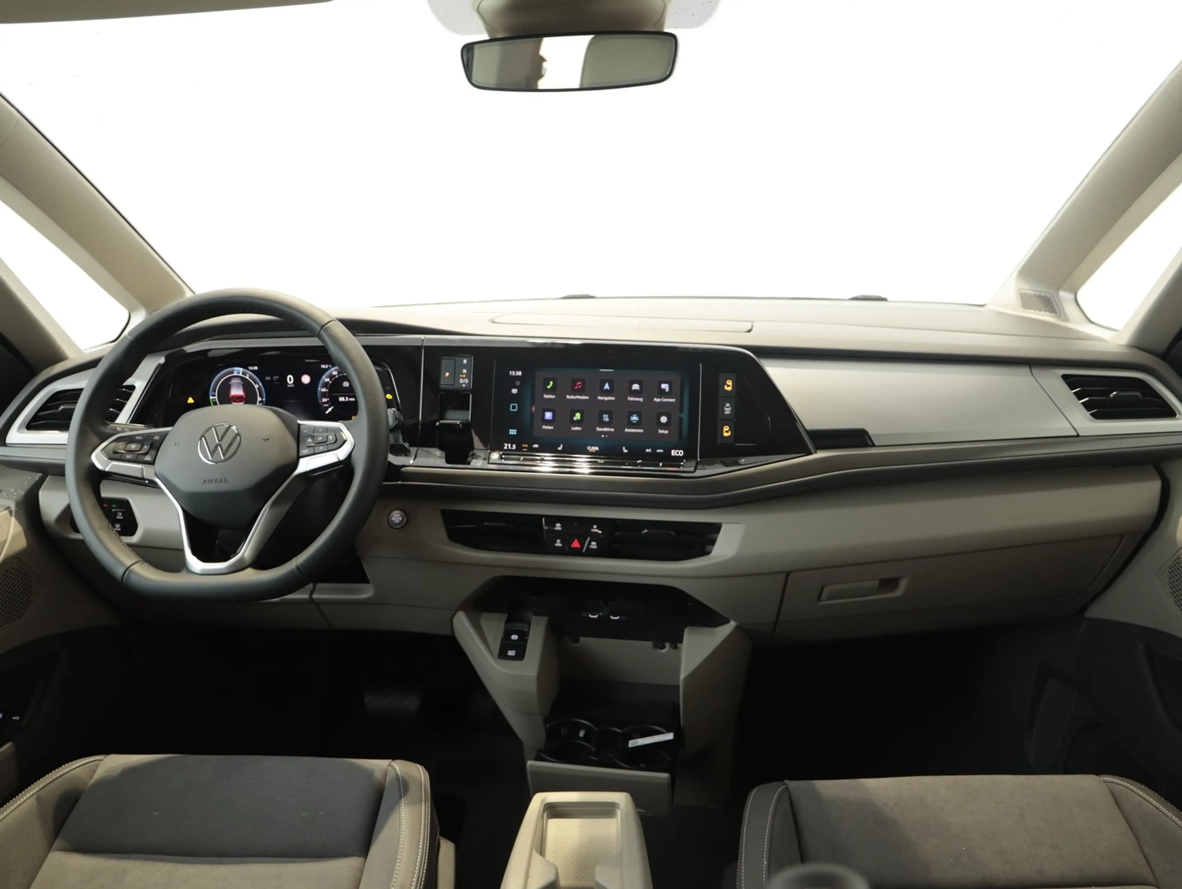 Volkswagen T7 California VW Multivan T7 California eHybrid 180 kW 4M — photo 2