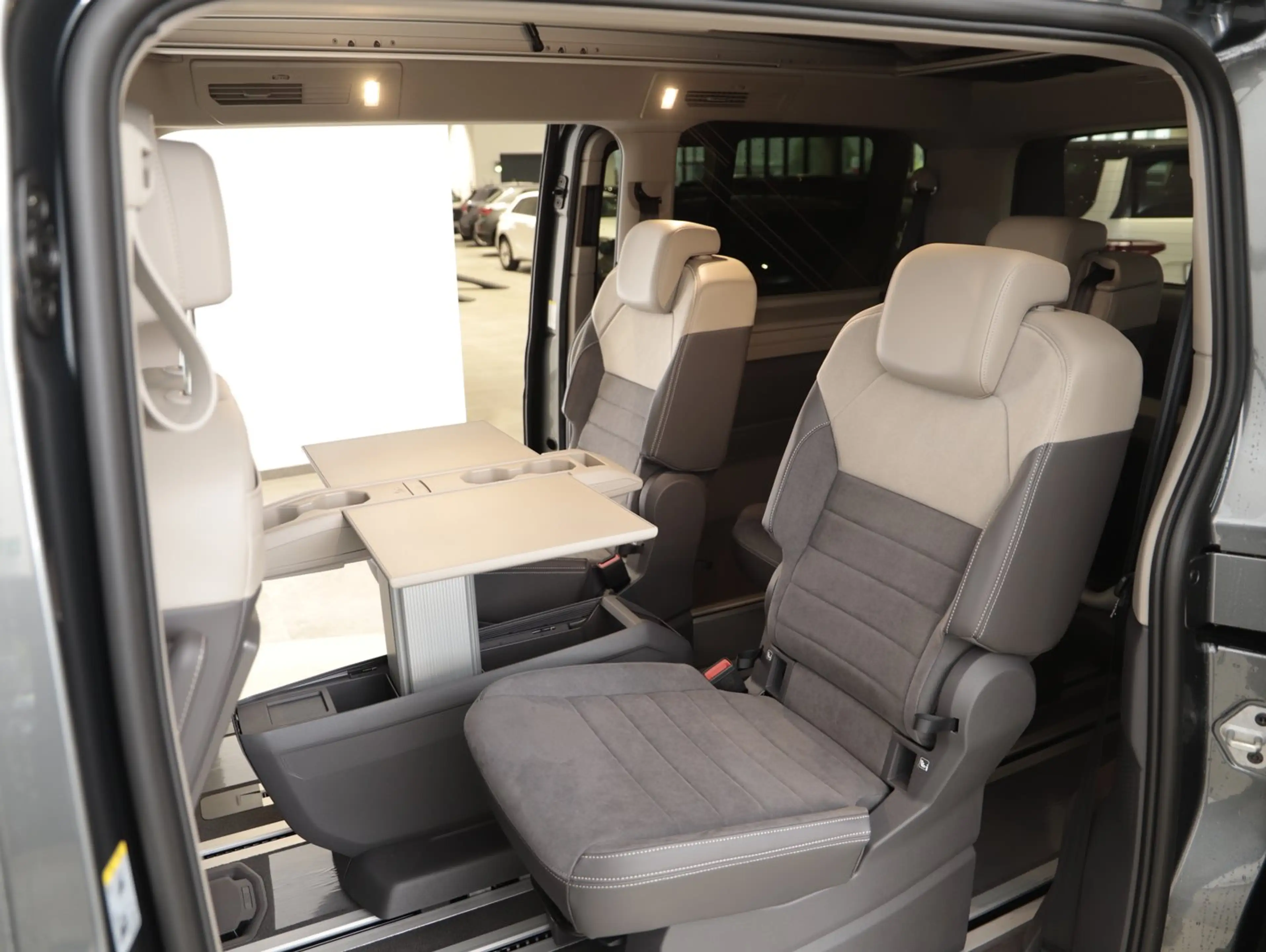 Volkswagen T7 California VW Multivan T7 California eHybrid 180 kW 4M — photo 11