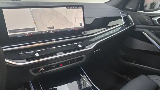 BMW X7 view 10