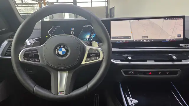 BMW X7 view 9