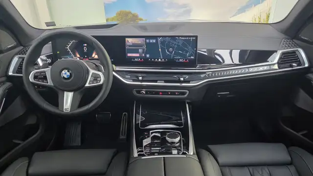 BMW X7 view 7