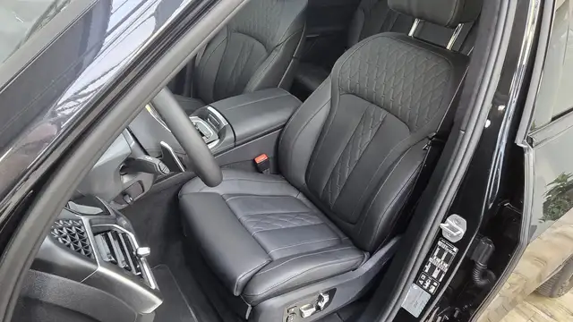 BMW X7 view 15