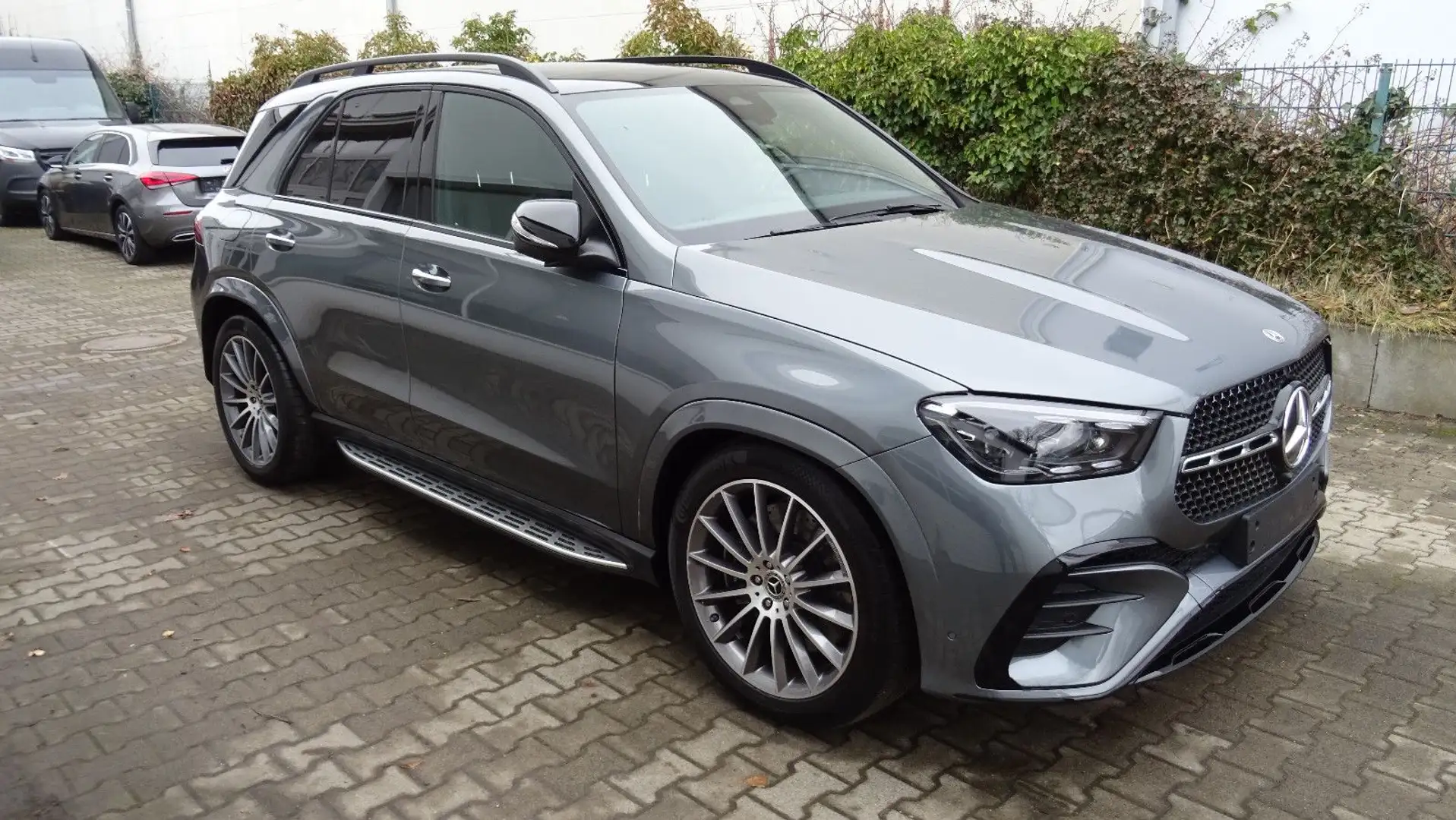 Mercedes-Benz GLE 450 d 4M AMG Line AHK+PANORAMA+Memory+360° Grau - 2