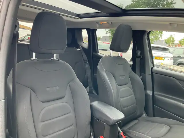 Jeep Renegade view 15