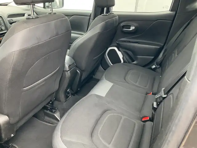 Jeep Renegade view 10