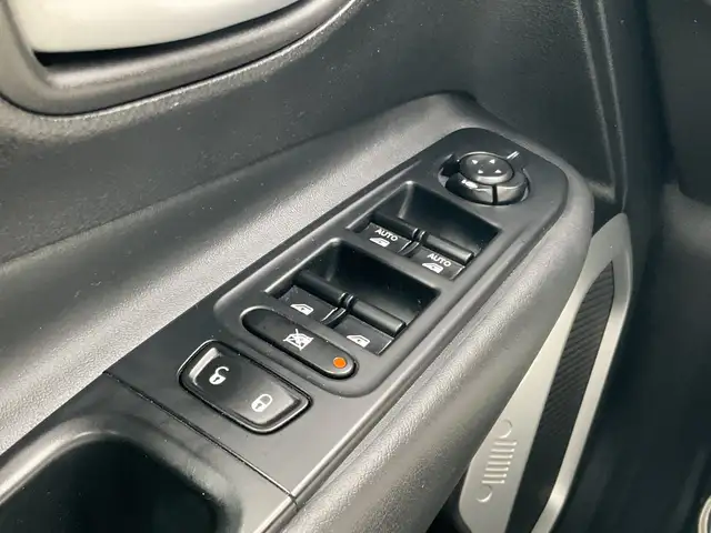 Jeep Renegade view 18
