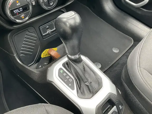 Jeep Renegade view 24