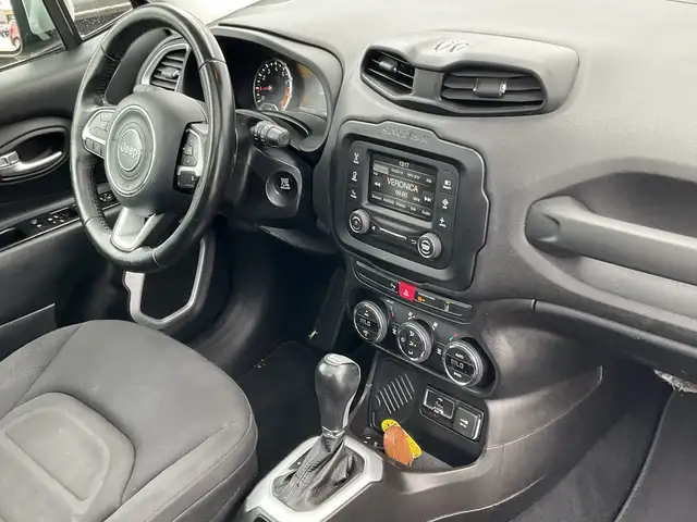 Jeep Renegade view 3