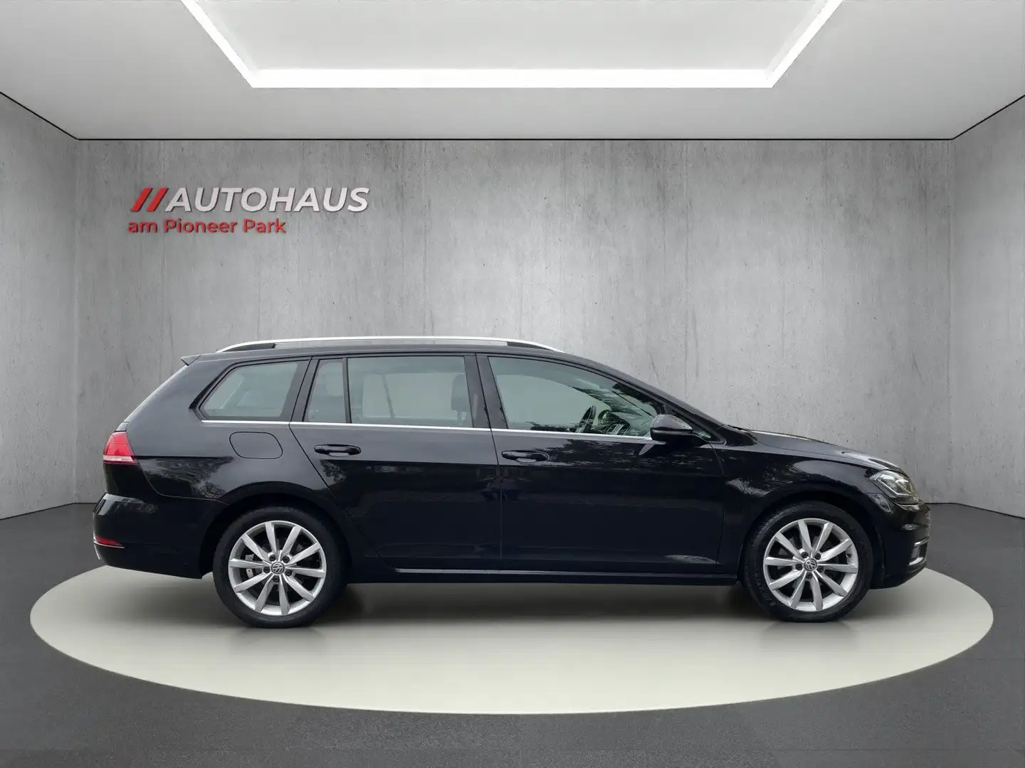 Volkswagen Golf Var Highline. 2.0TDI DSG-AHK.-Bussines-LED- Noir - 2