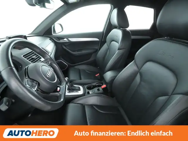 Audi Q3 view 10