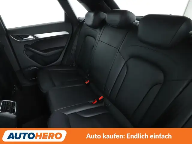 Audi Q3 view 14