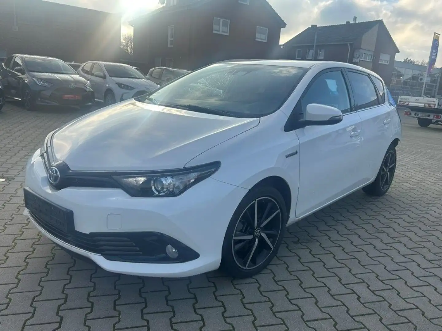Toyota Auris Hybrid Team D Klimaautom DAB SHZ Keyless Weiß - 2