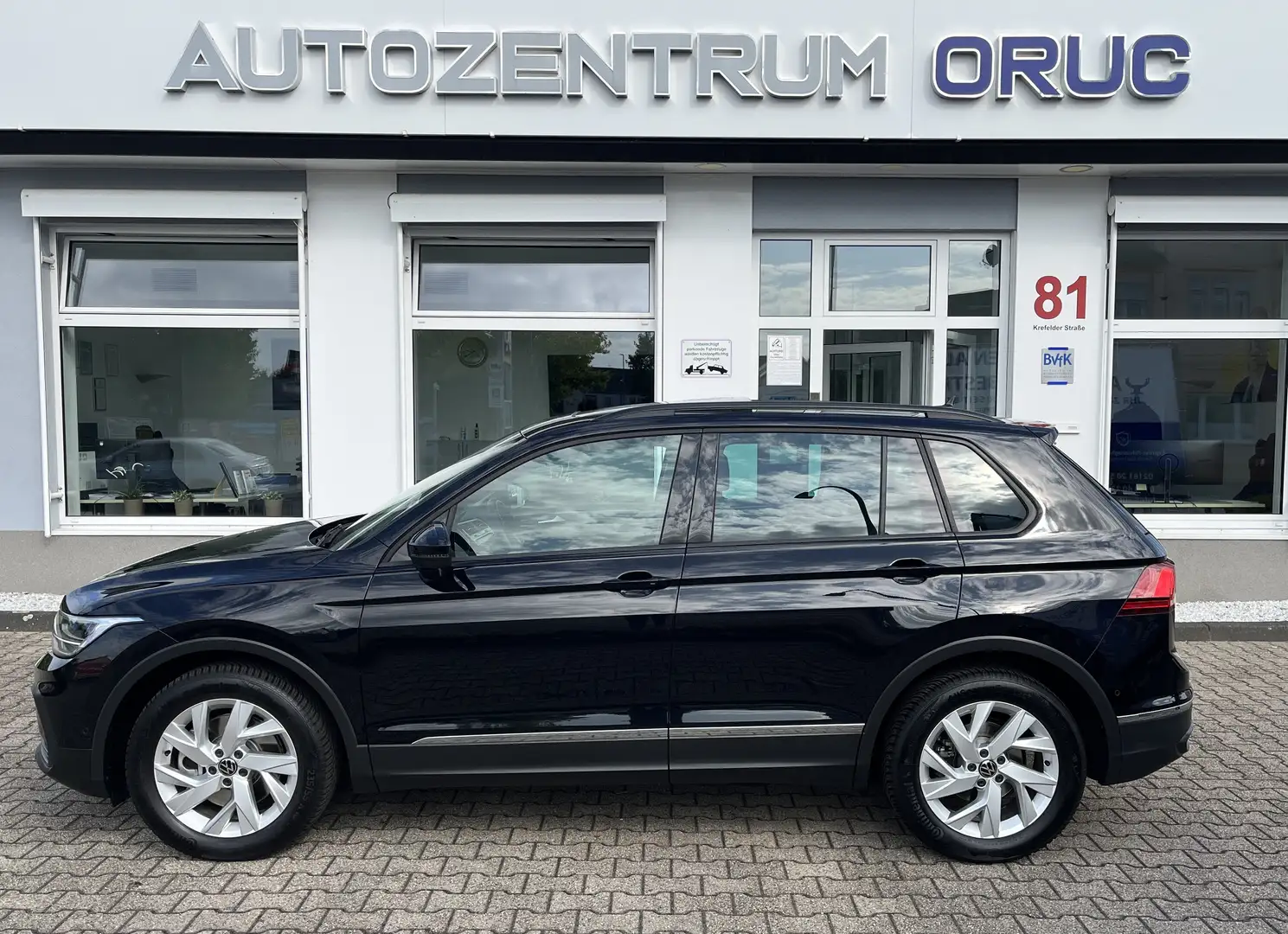 Volkswagen Tiguan 2.0 TSI 4MOTION Life*Pano*LED*H&K*ACC* Schwarz - 1