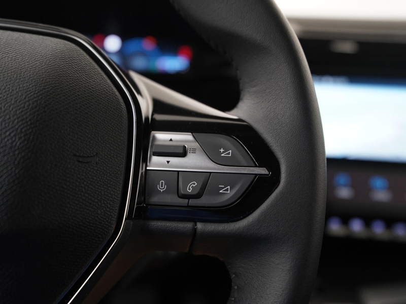 Peugeot 408 1.2 Hybrid 145 e-DCS6 Allure | Head-up display | 3 — photo 9