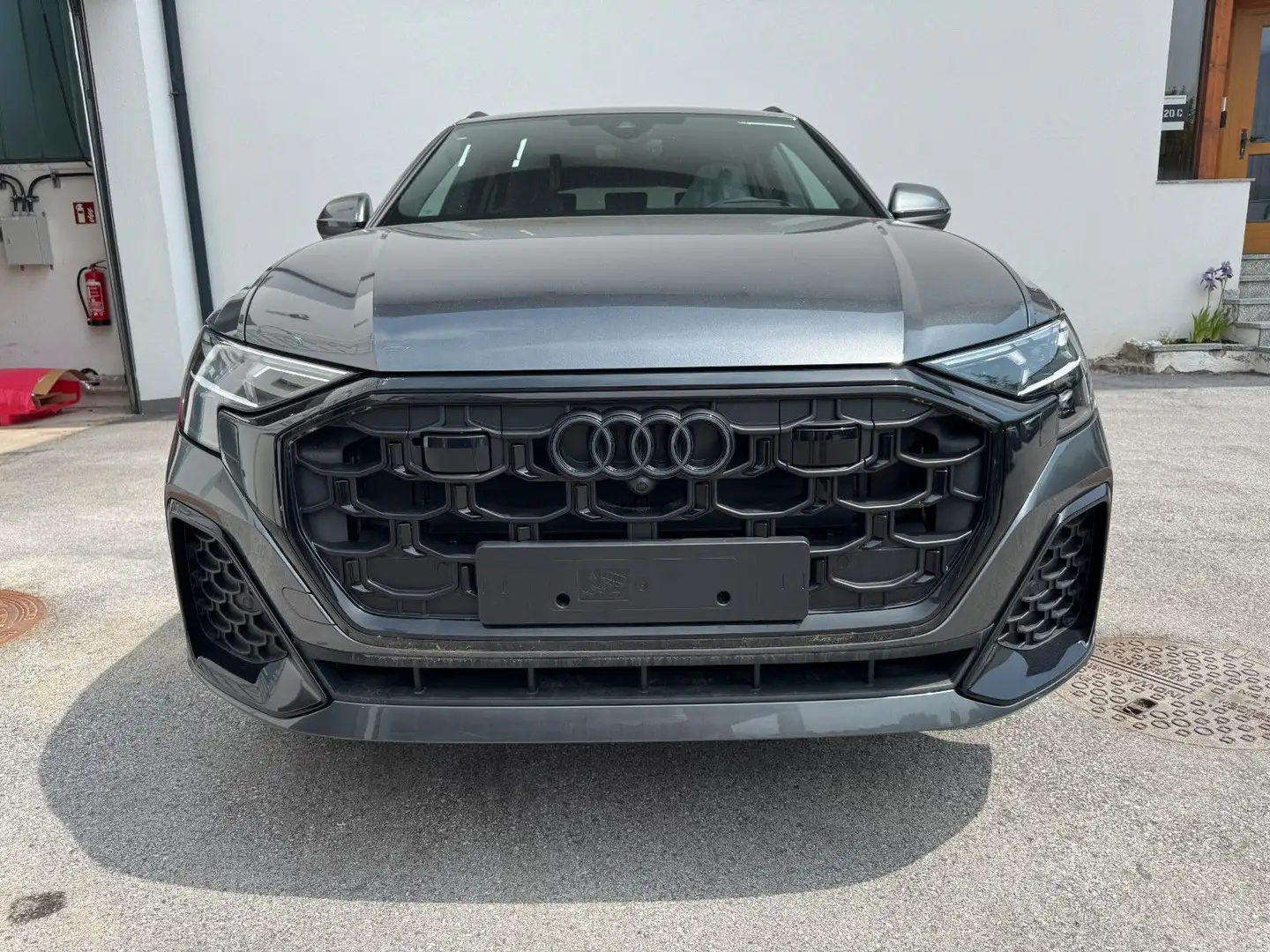 Audi Q8 50 TDI quattro S-Line/Luft/22 Zoll/HeadUp Grau - 2