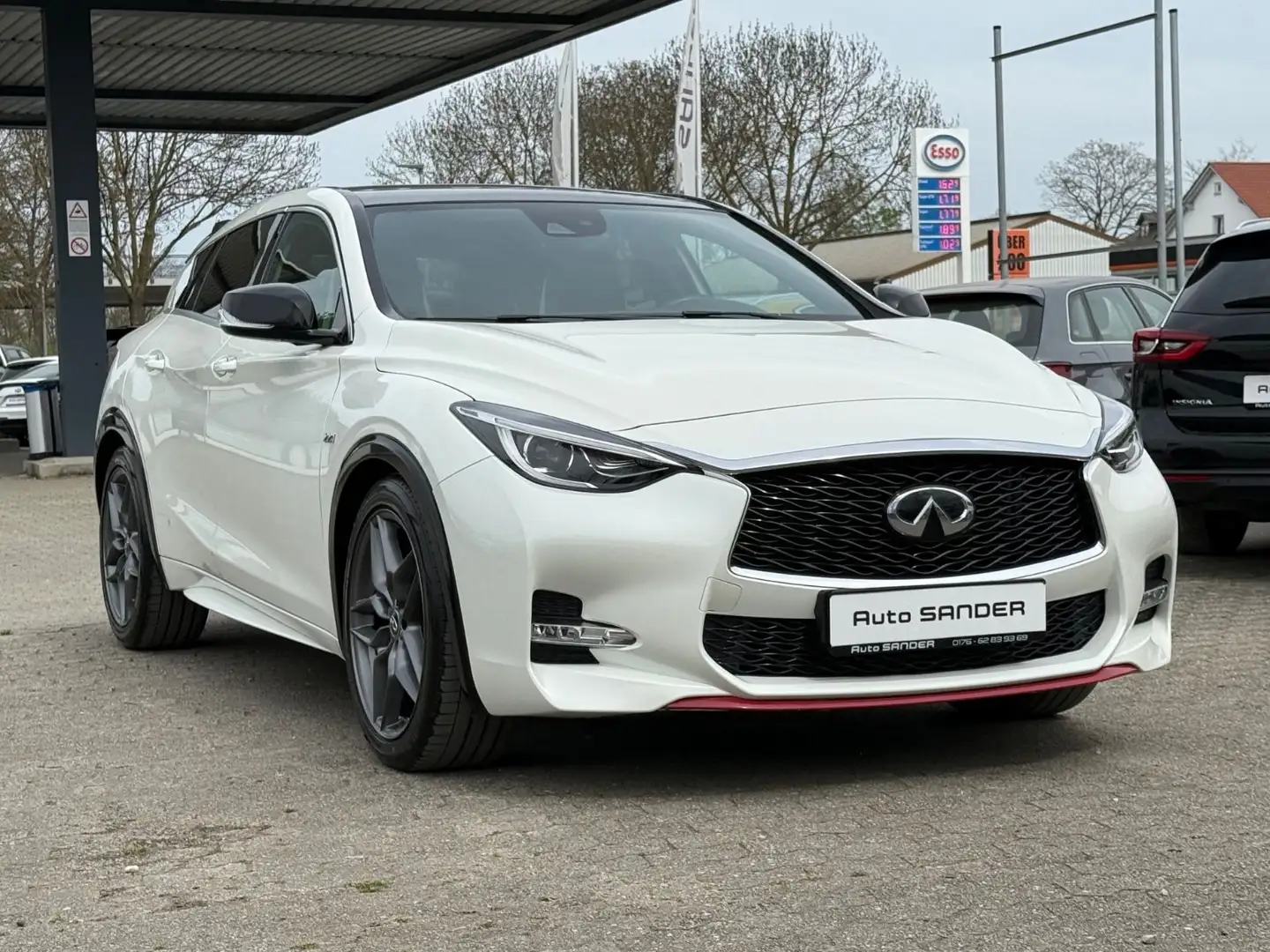 Infiniti Q30 2.2 d AWD Sport Black AUTOMATIK AHK 8xAlu Weiß - 2