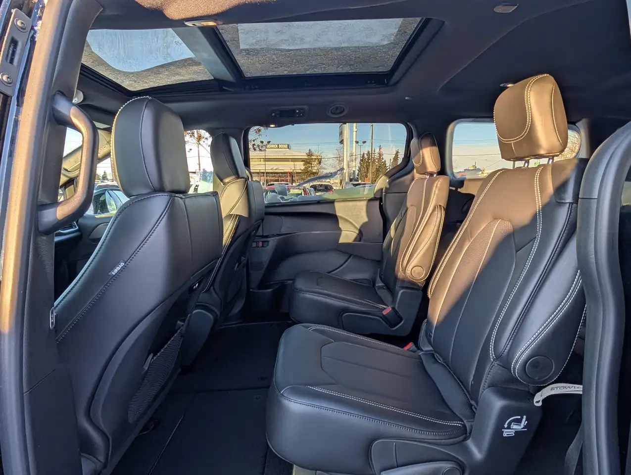 Chrysler Pacifica photo Chrysler Pacifica