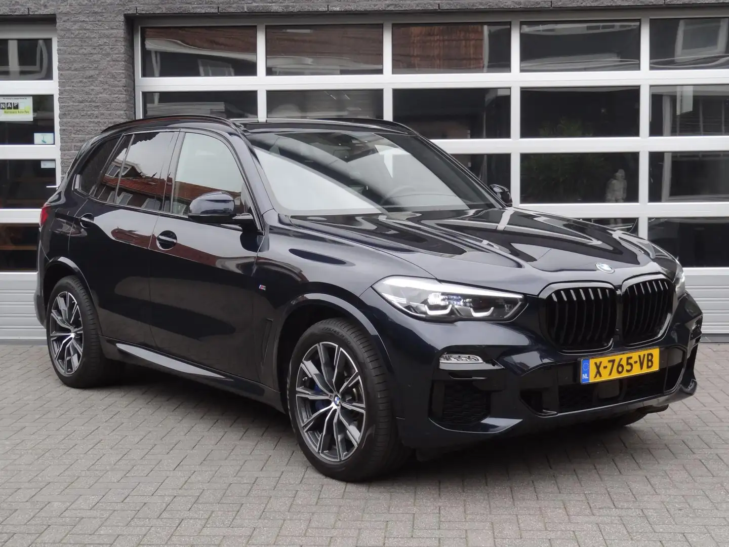 BMW X5 XDrive45e High Executive, M-Pakket, Carbonzwart Noir - 2
