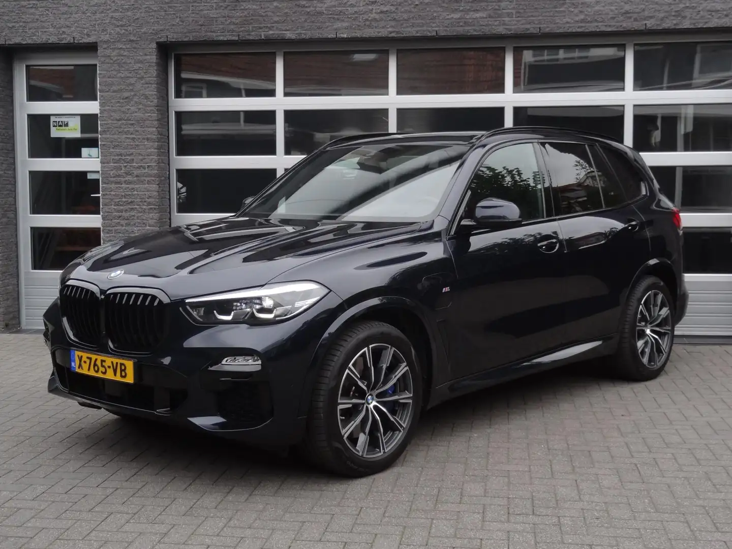 BMW X5 XDrive45e High Executive, M-Pakket, Carbonzwart Noir - 1