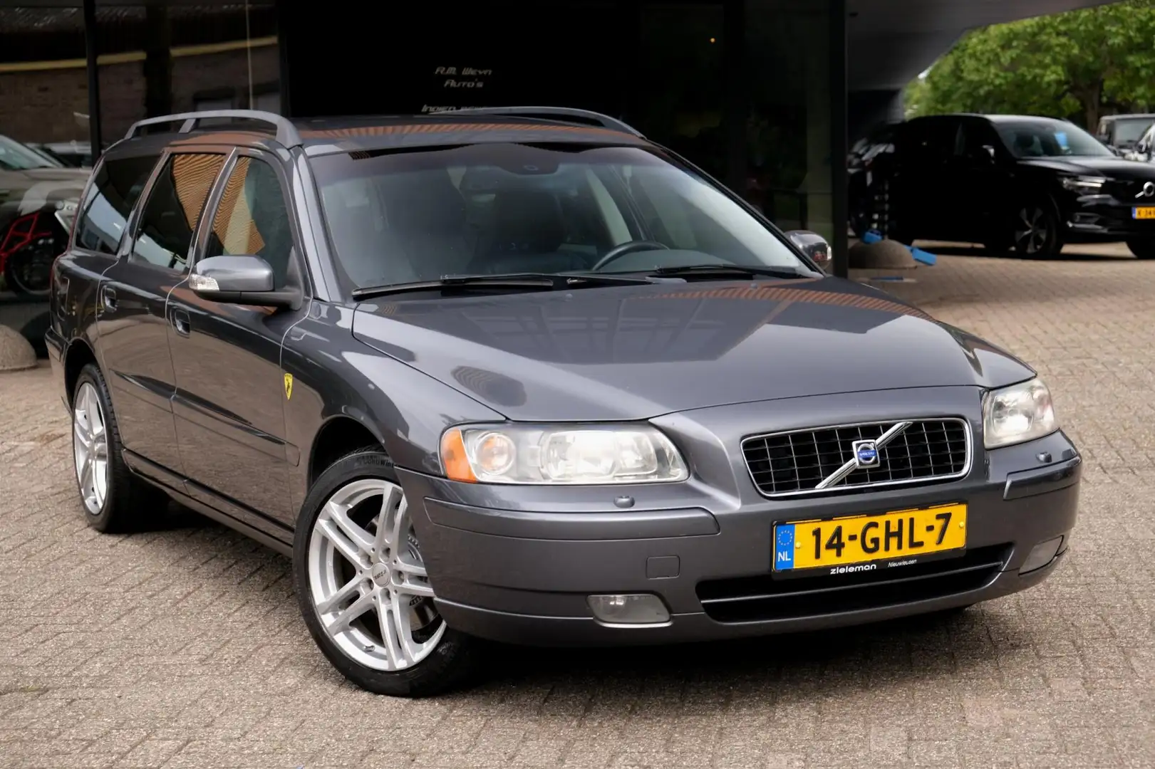 Volvo V70 2.4 CNG Edition Sport/Bi-Fuel/Youngtimer/Trekhaak/ Grau - 2