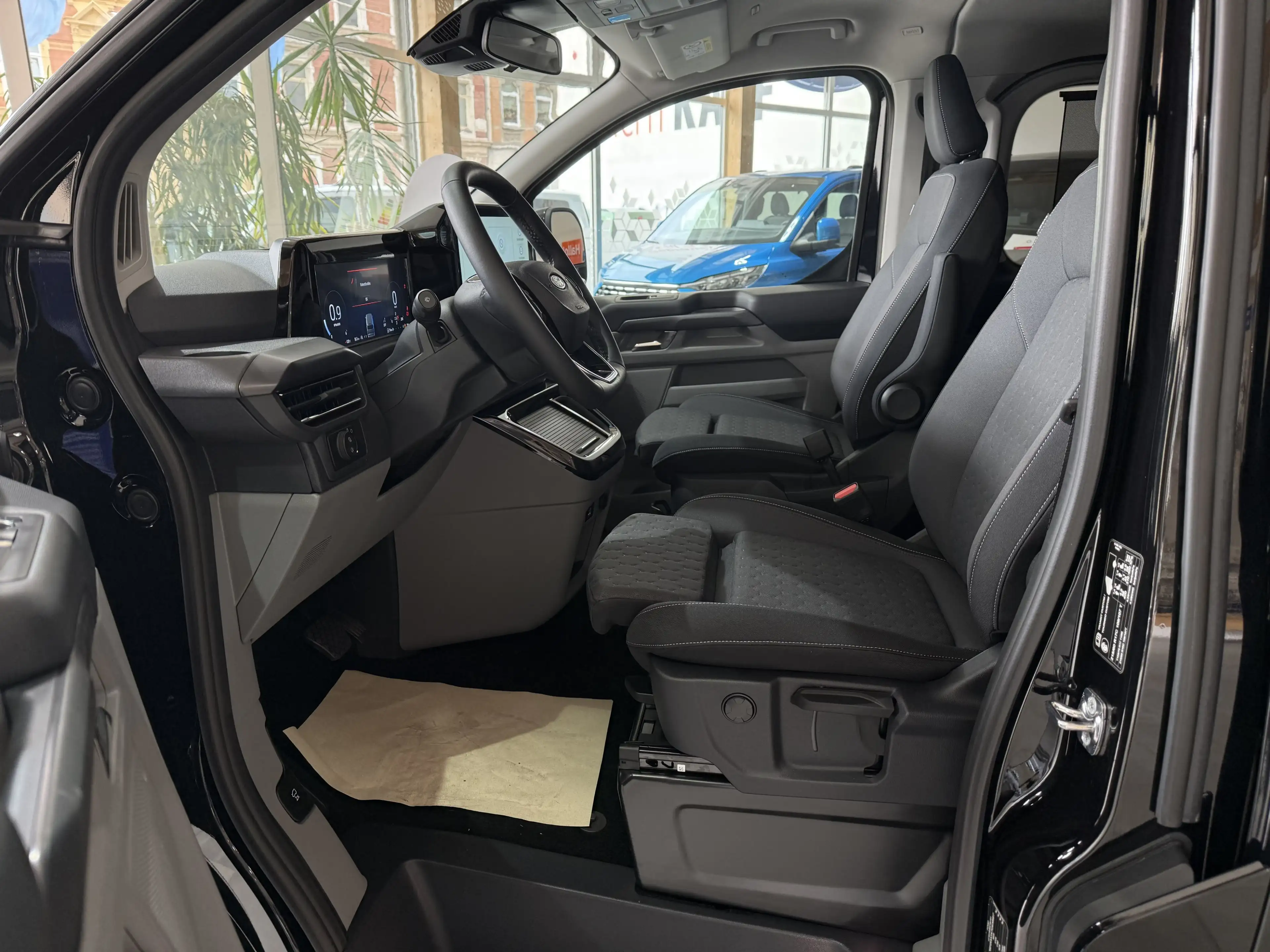 Ford Tourneo Custom Titanium L2 Matrix-LED / 3-Zonen-Klima / 70L Tank — photo 10