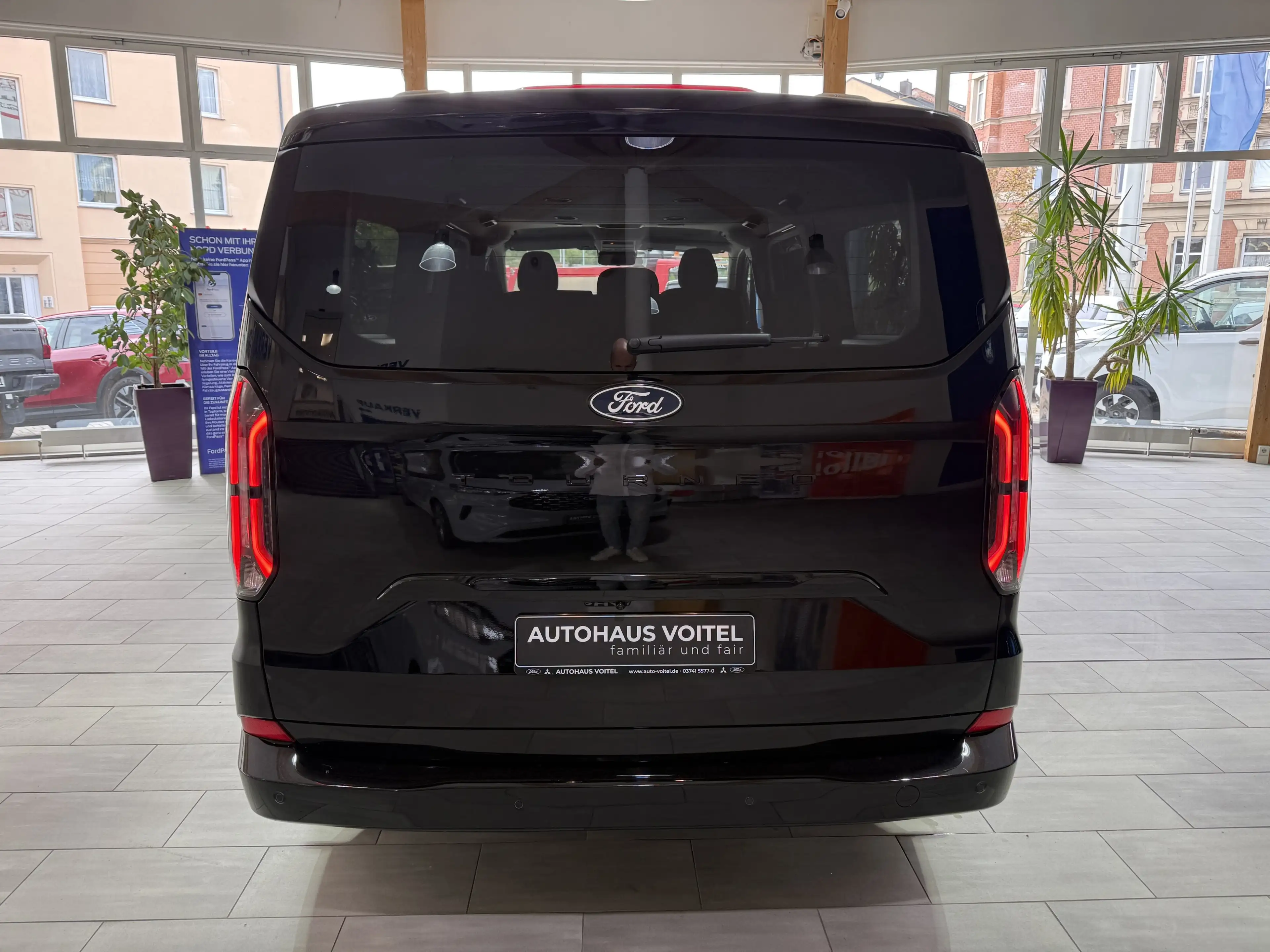 Ford Tourneo Custom Titanium L2 Matrix-LED / 3-Zonen-Klima / 70L Tank — photo 6