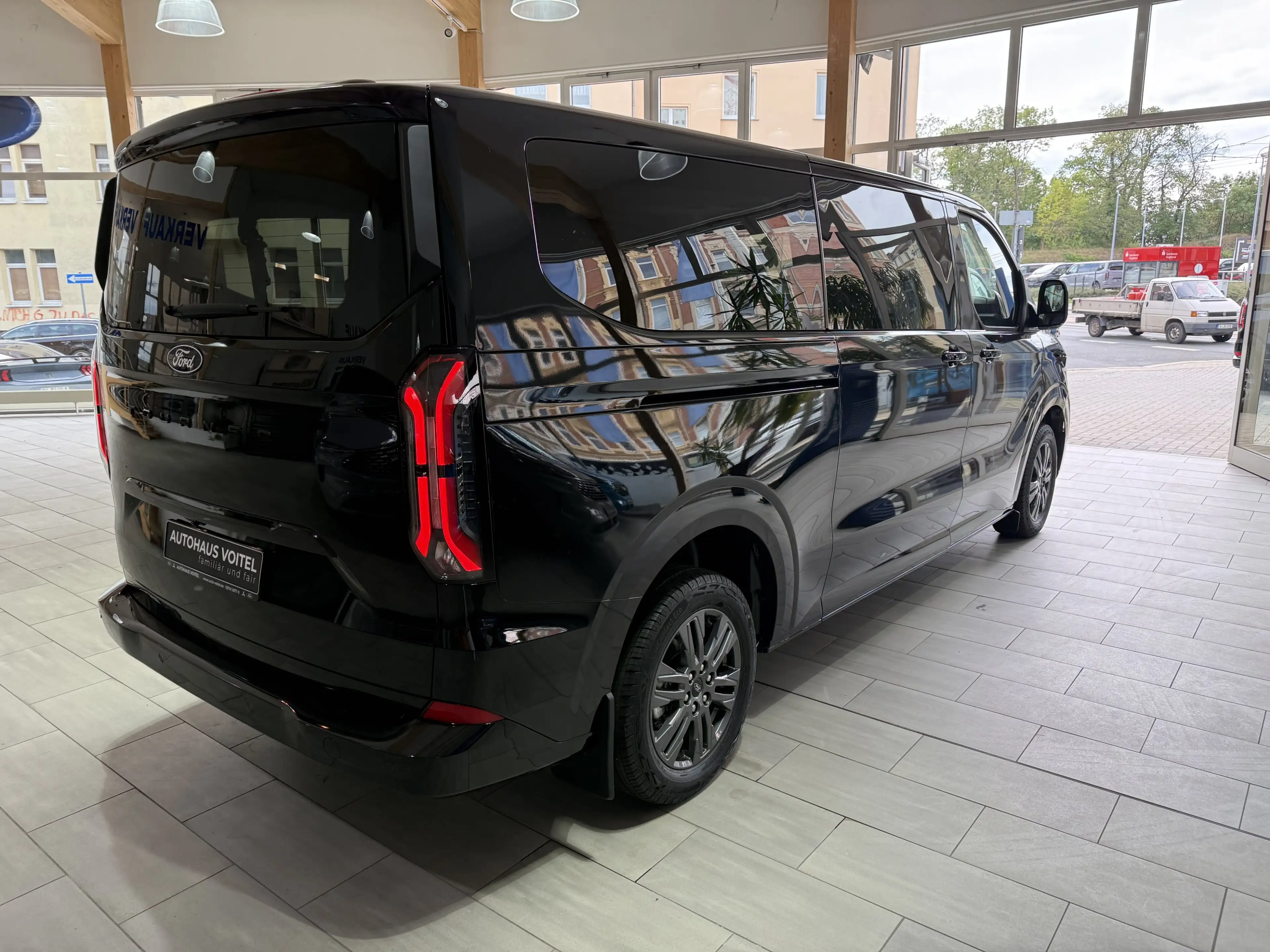 Ford Tourneo Custom Titanium L2 Matrix-LED / 3-Zonen-Klima / 70L Tank — photo 5
