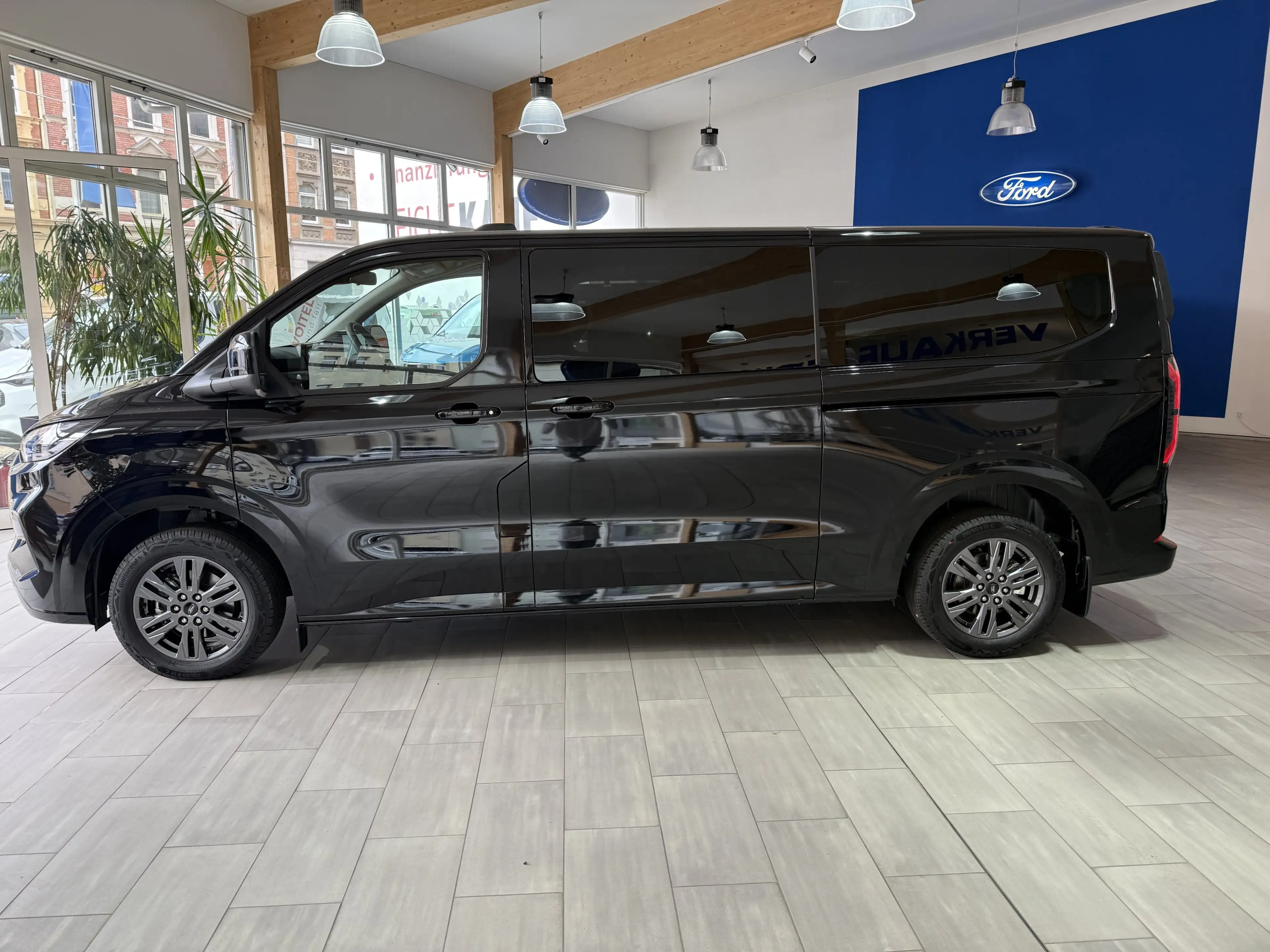 Ford Tourneo Custom Titanium L2 Matrix-LED / 3-Zonen-Klima / 70L Tank — photo 8