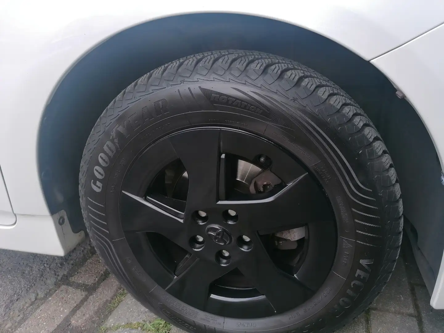 Toyota Prius Hybrid 1.8i VVT-i Luna - 2
