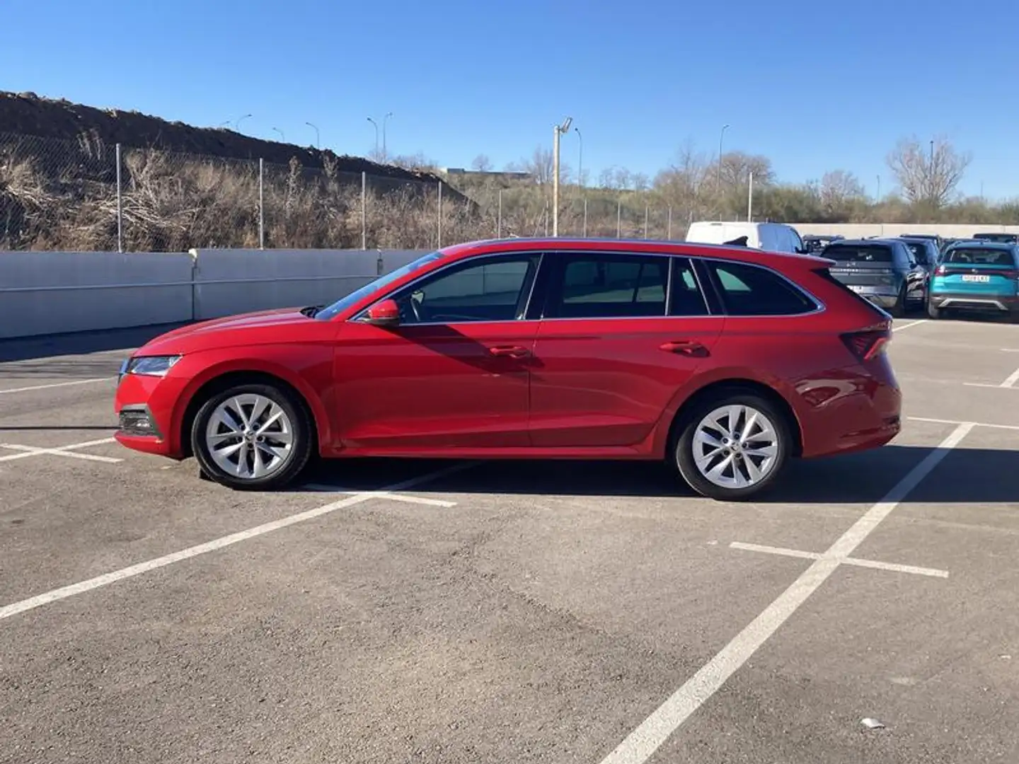 Skoda Octavia Skoda Octavia Combi 2.0 TDI 150 CV DSG Style: El Familiar Definitivo que Une Máximo Espacio, Consumos Mínimos Premium ... Rojo - 2