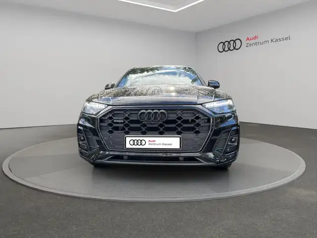 Audi Q5 view 10