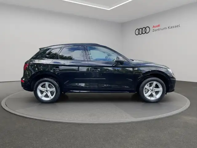 Audi Q5 view 8