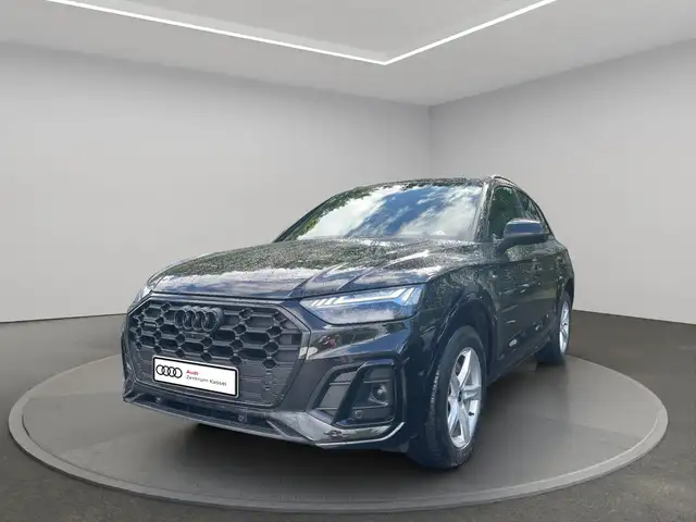Audi Q5 view 3