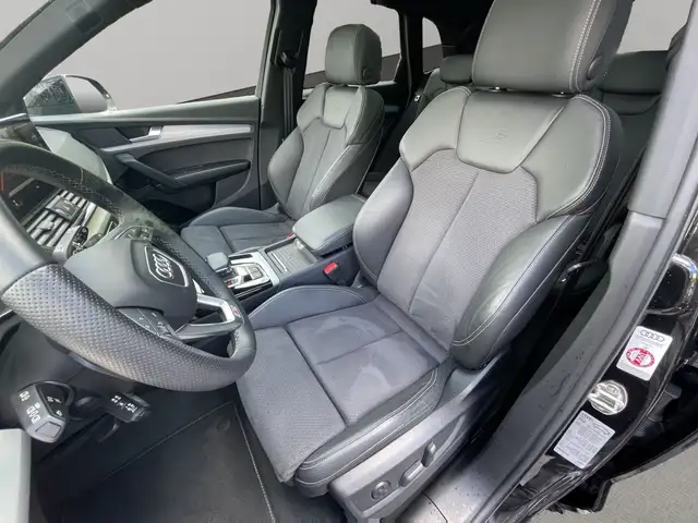 Audi Q5 view 11