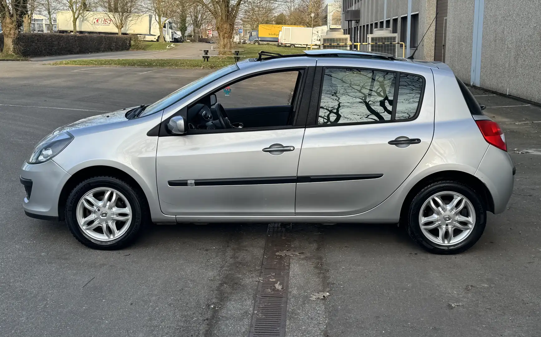 Renault Clio 1.2 16V 75 Confort Pack Clim Dynamique Gris - 2