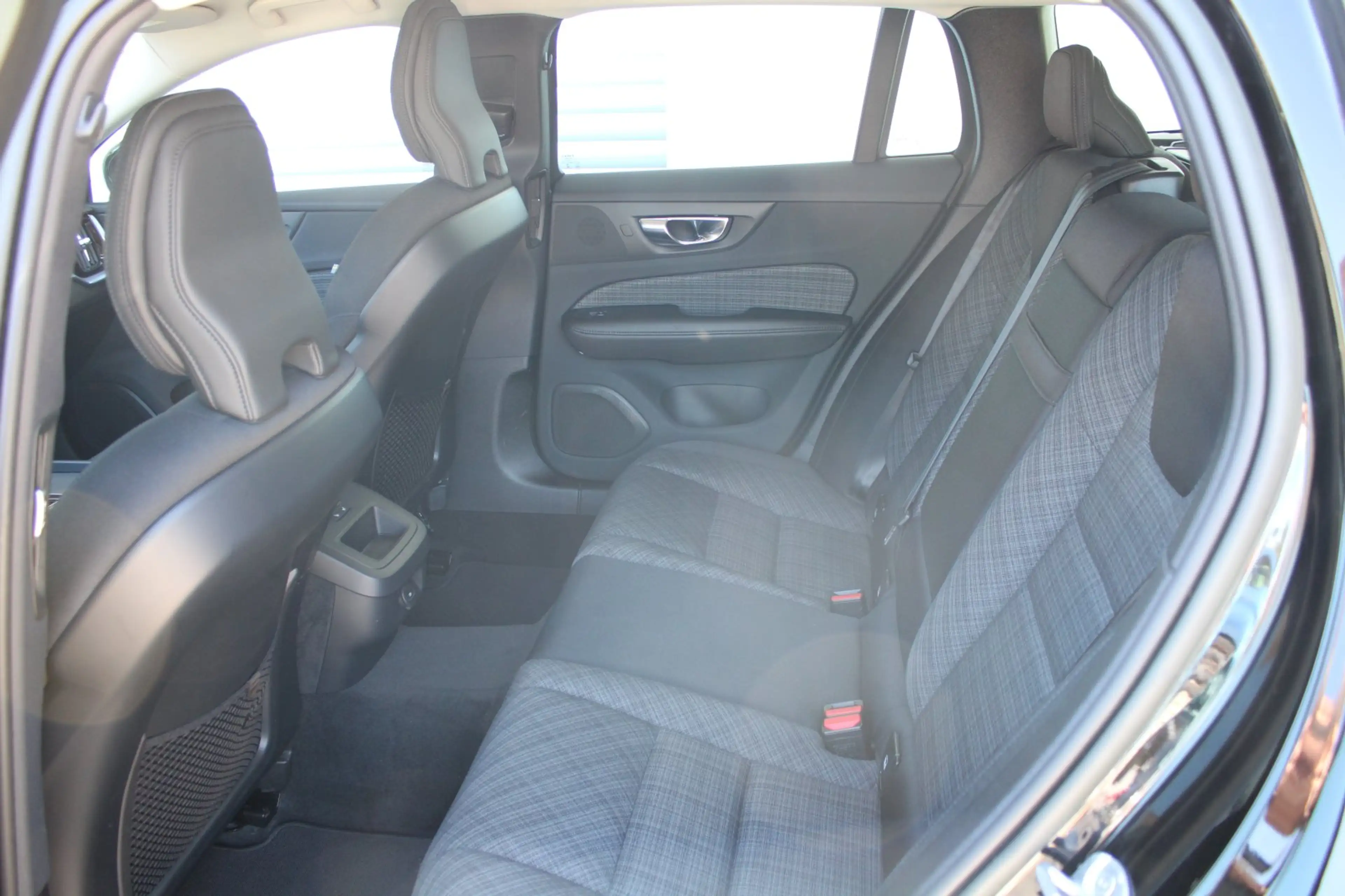 Volvo V60 B4 D Core  LED Navigation ACC Klimaautomatik Rückf — photo 12