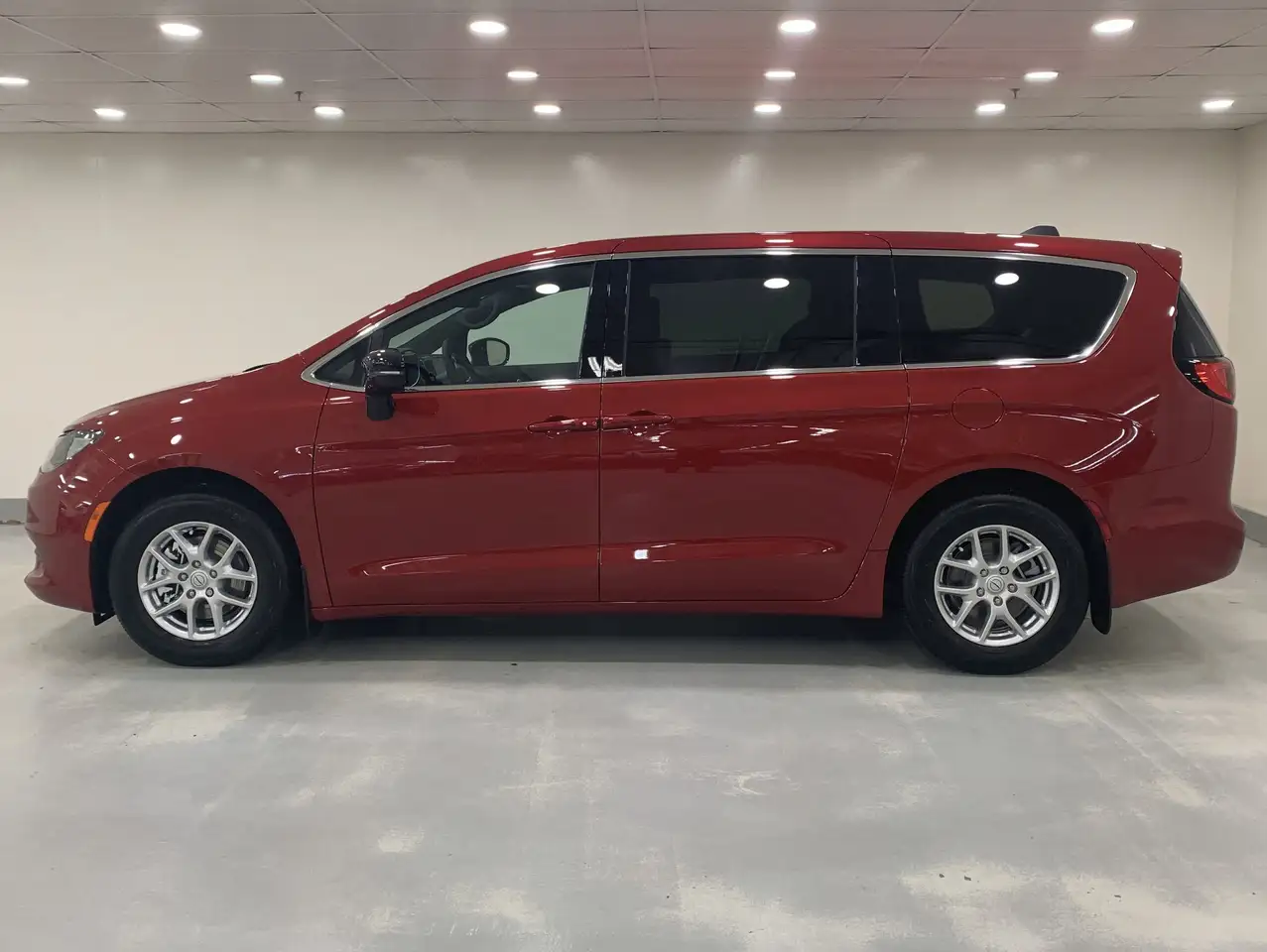 Chrysler Grand Caravan снимка Chrysler Grand Caravan