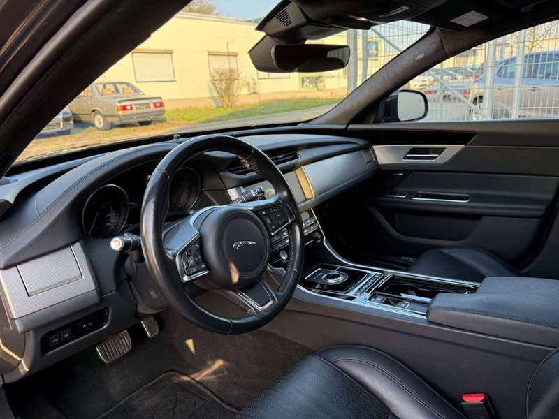 Jaguar XF E-Performance 163PS Prestige Sportbrake — photo 7