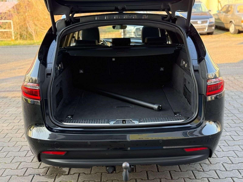 Jaguar XF E-Performance 163PS Prestige Sportbrake — photo 13
