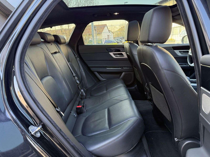 Jaguar XF E-Performance 163PS Prestige Sportbrake — photo 14