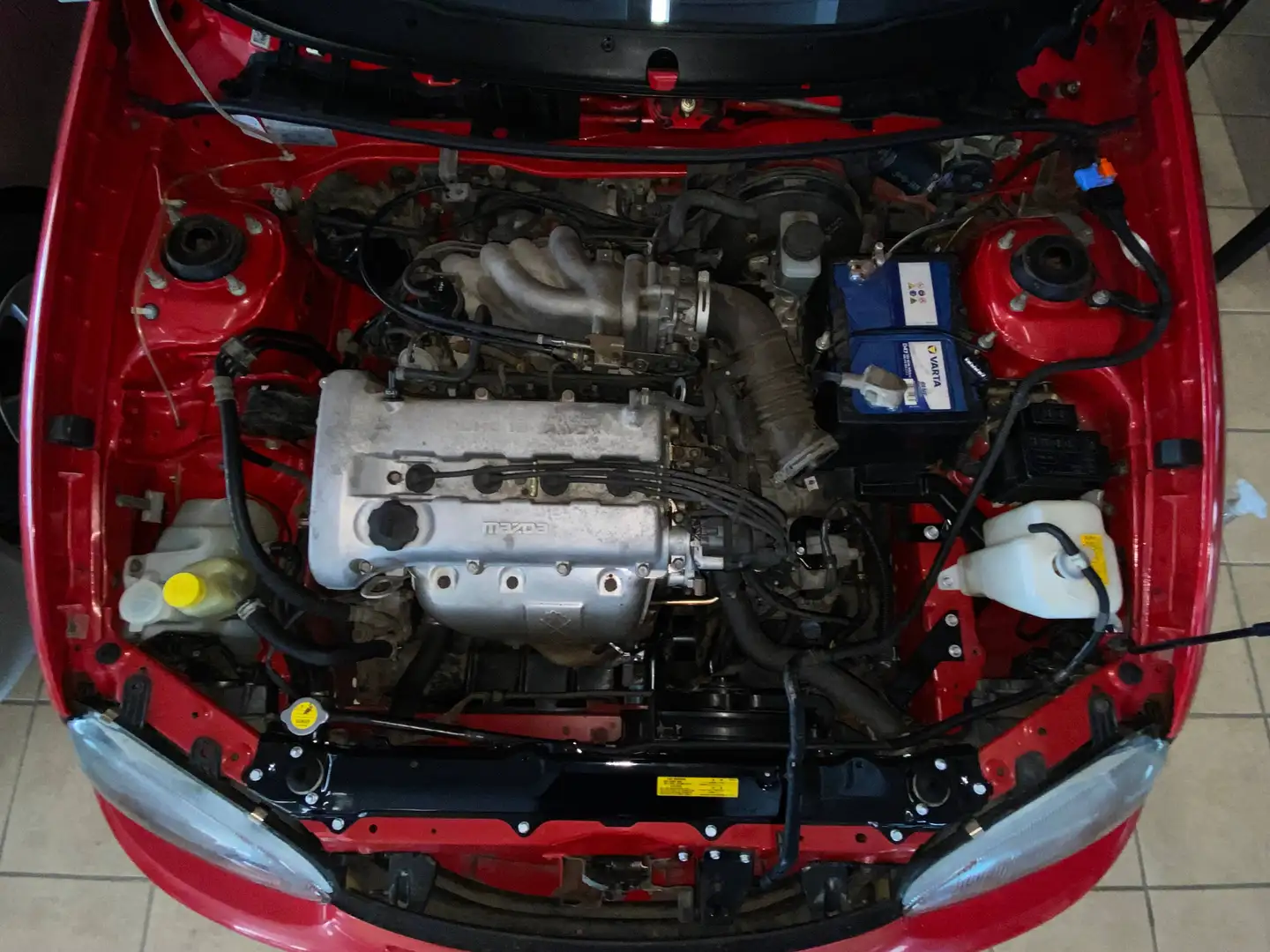 Mazda MX-3 Rot - 2