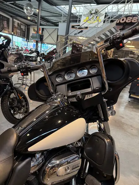 Harley-Davidson Electra Glide - foto 4