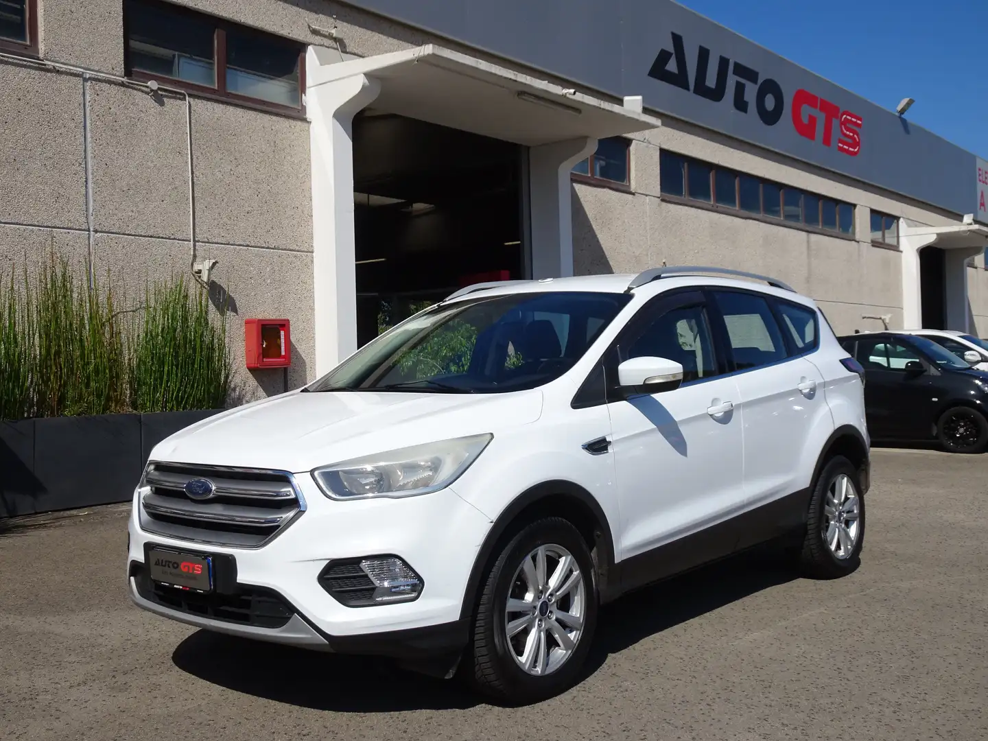 Ford Kuga Kuga 1.5 tdci Plus s&s Weiß - 1