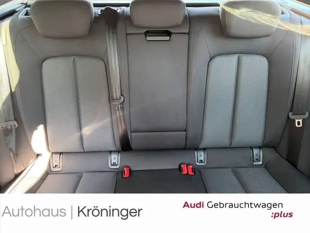 Audi A6 Avant view 10