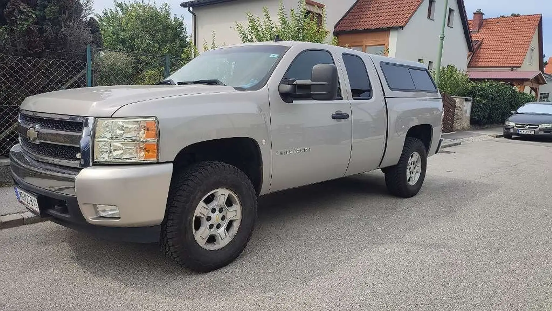 Chevrolet Silverado LTZ Beige - 1