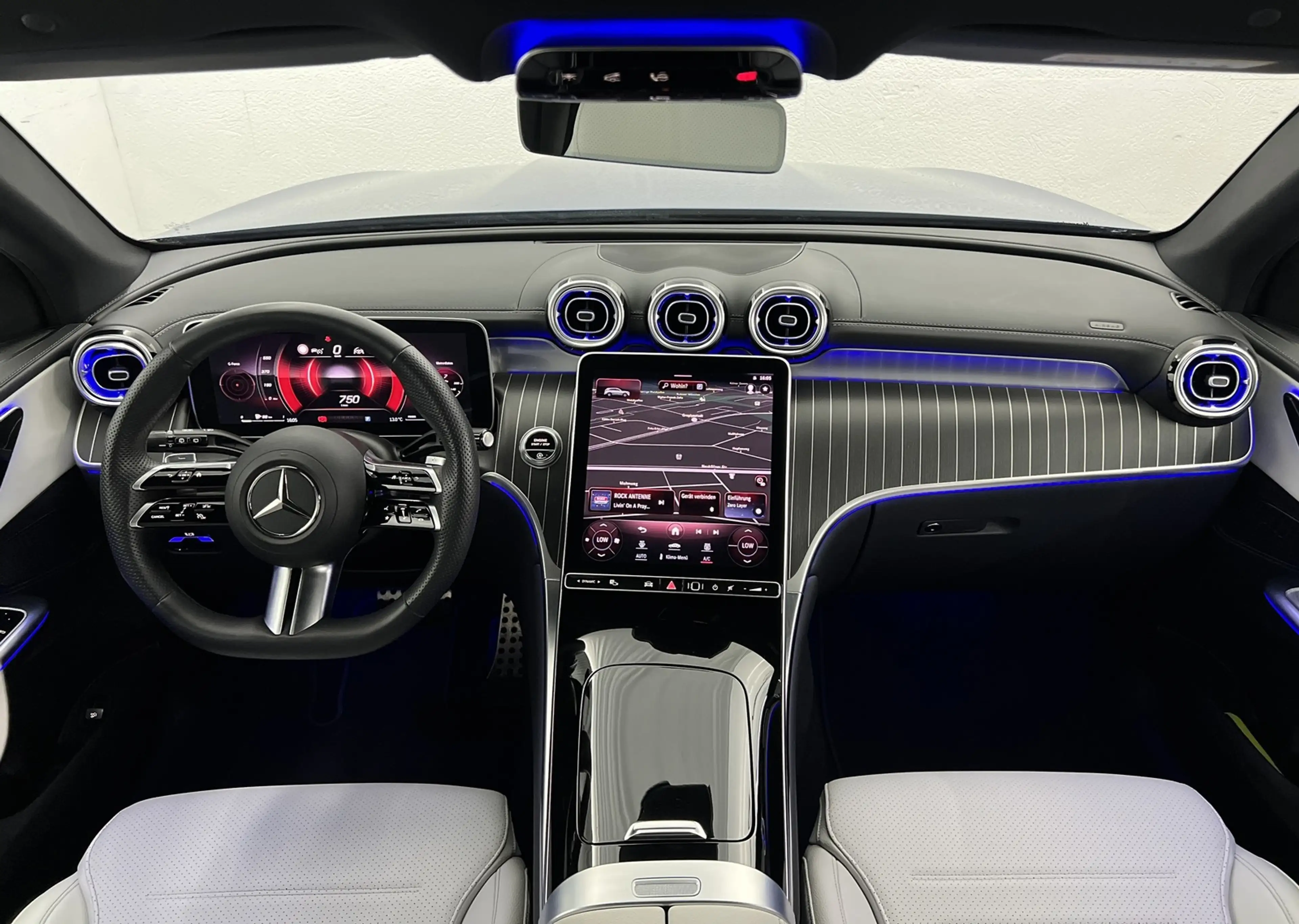 Mercedes-Benz GLC 300 d 4M AMG PREMIUM NIGHT AIRMATIC+DIGITAL+ — photo 3
