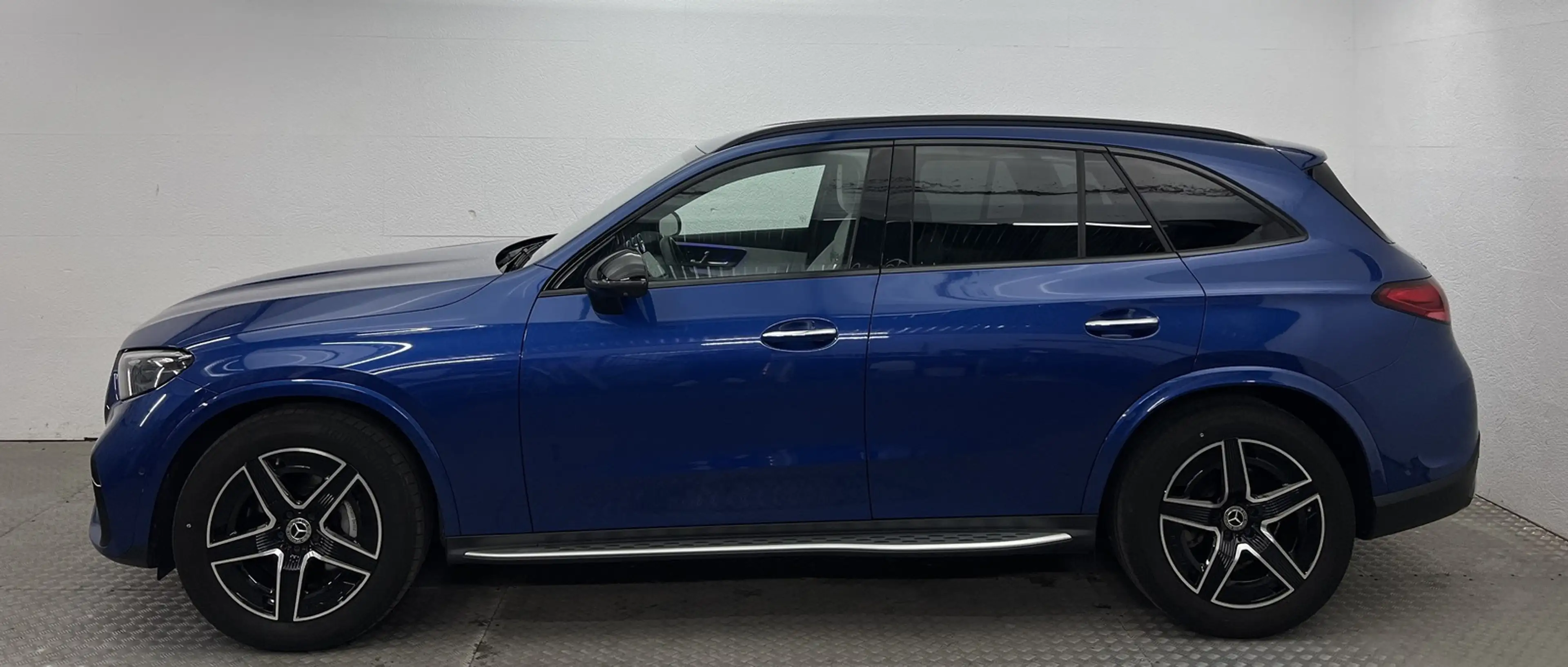 Mercedes-Benz GLC 300 d 4M AMG PREMIUM NIGHT AIRMATIC+DIGITAL+ — photo 2